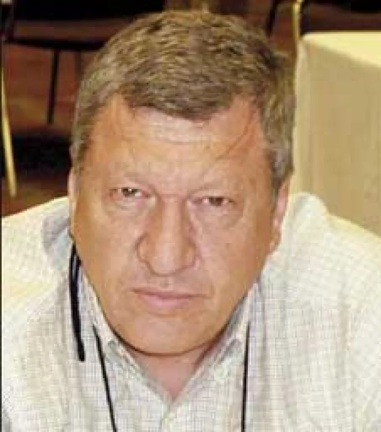 Autor cu greutate: Nastase a scris doua carti care cantaresc 2,5 kg