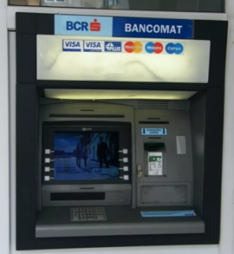 BCR: Sistemul informatic oprit temporar de vineri pana sambata