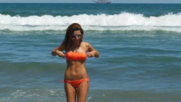 Ce face Carmen Bruma pentru a avea un abdomen plat