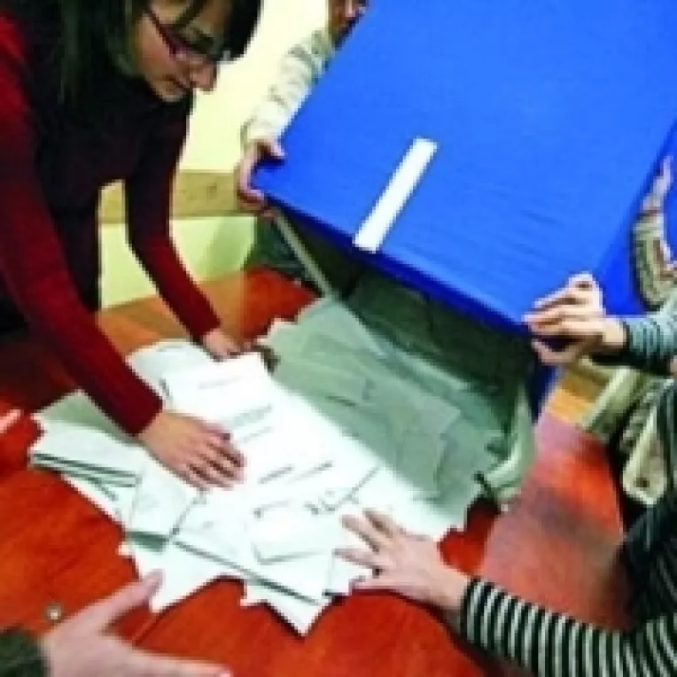 Comunistii au castigat alegerile in Moldova