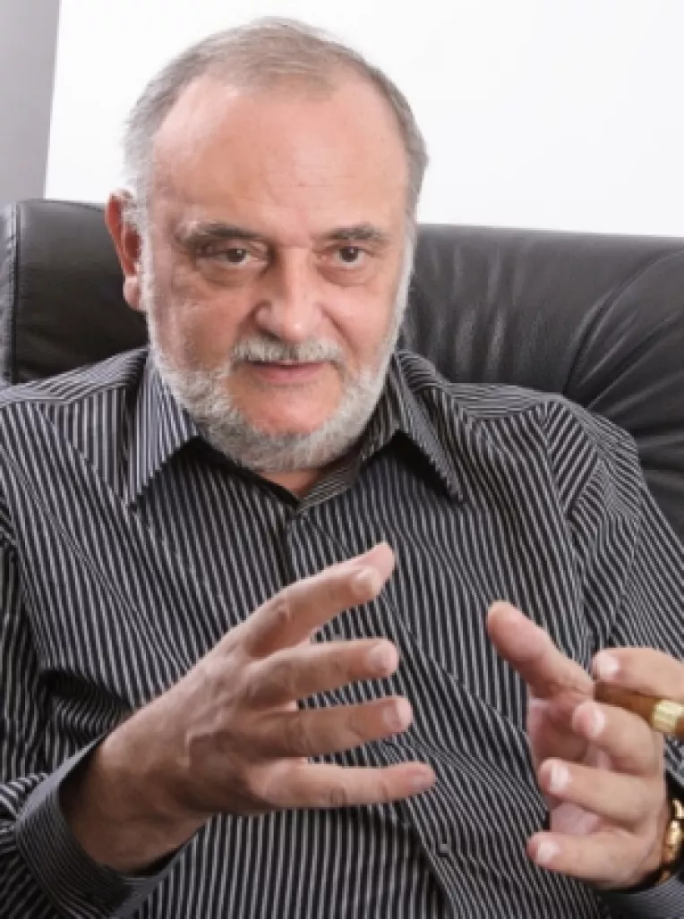 Dinu Patriciu: "Preturile apartamentelor vor continua sa scada, euro va ajunge la 4,8 lei la sfarsitul anului"