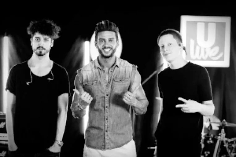 Dorian Popa continua ULive Session cu versiunea live a piesei De Amor