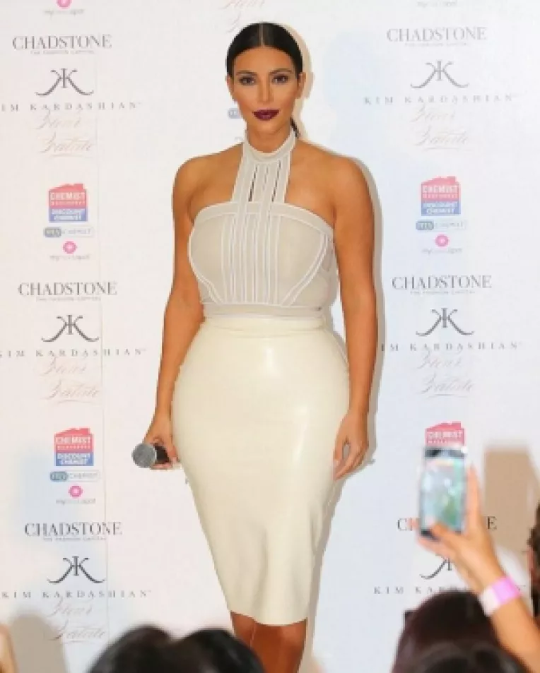 Femeia ideala: Voluptuoasa Kim Kardashian sau slabanoaga Taylor Swift?