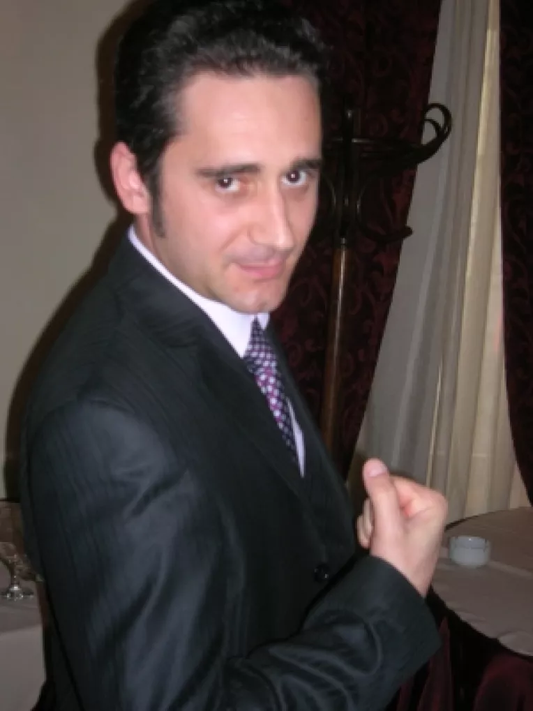 Gabriel Fatu, producatorul spectacolului si interpretul unuia din rolurile principale din Ma mut la tata