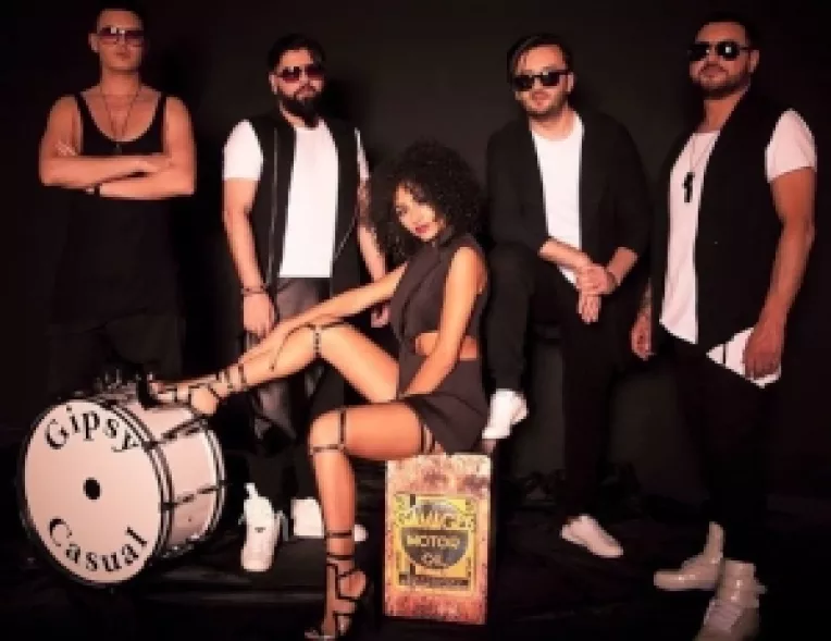 Gipsy Casual tinteste sus! Vor sa ajunga la seici!