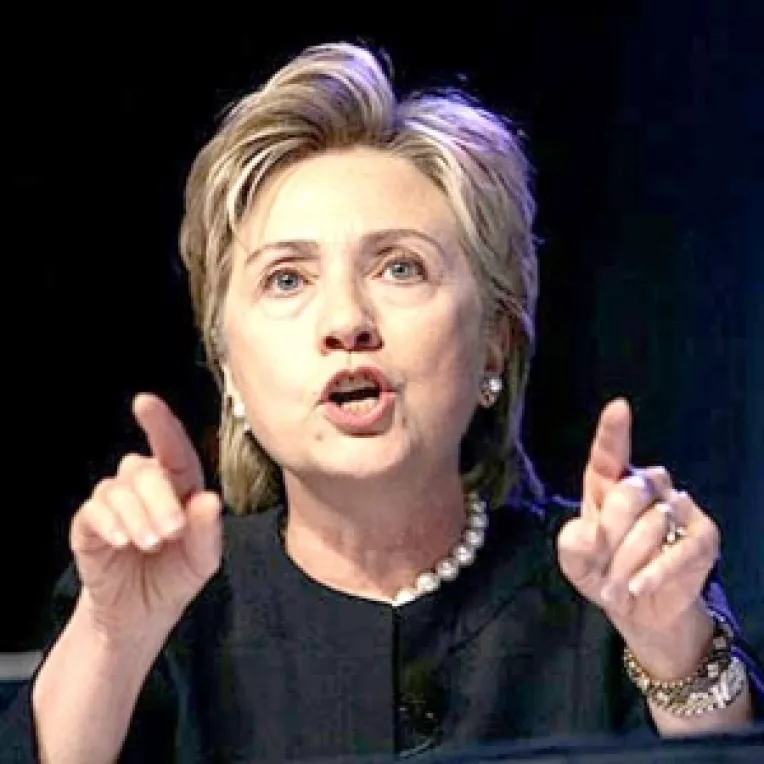 Hillary Clinton si-a inceput turneul in Orientul Mijlociu si Europa