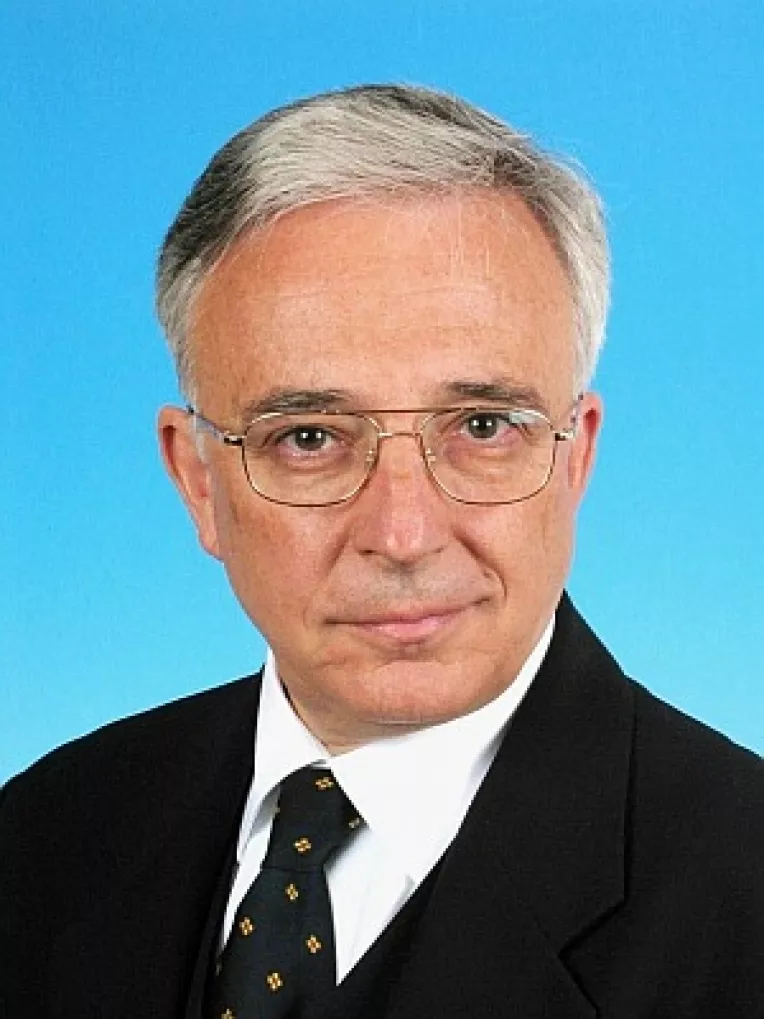 Inpolitics: Viitorul presedinte al Romaniei ar putea fi MUGUR ISARESCU