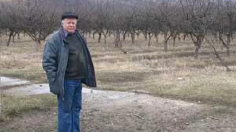 La Farcas, pamantul s-a terminat. Singur impotriva tuturor