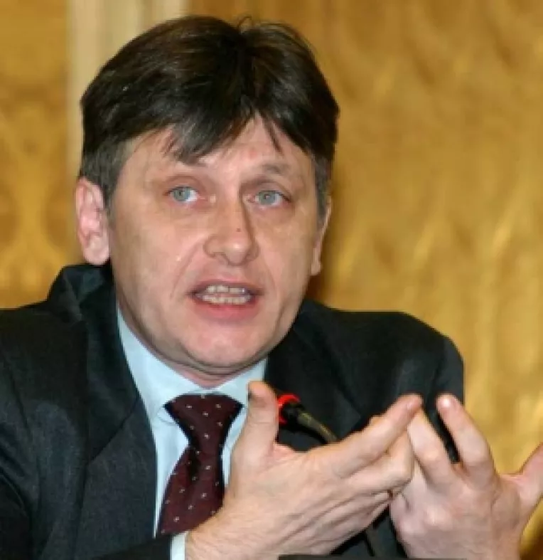 Liberalii cer Coalitiei pentru un Parlament Curat sa-si prezinte averile si dosarele