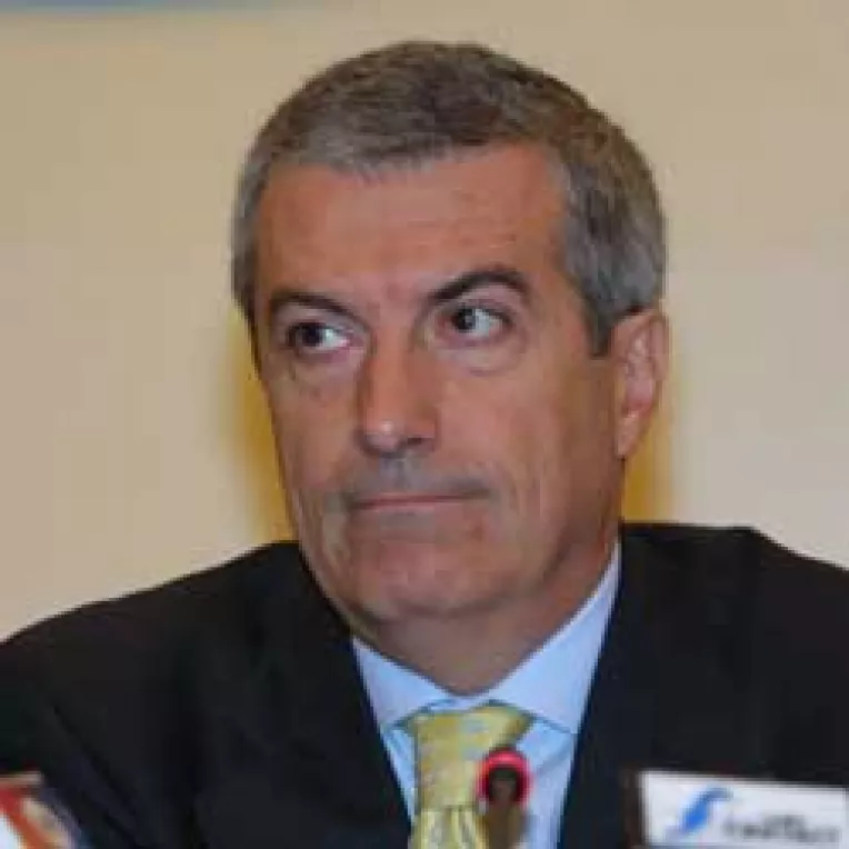 Liberalii nu-si gasesc pacea politica