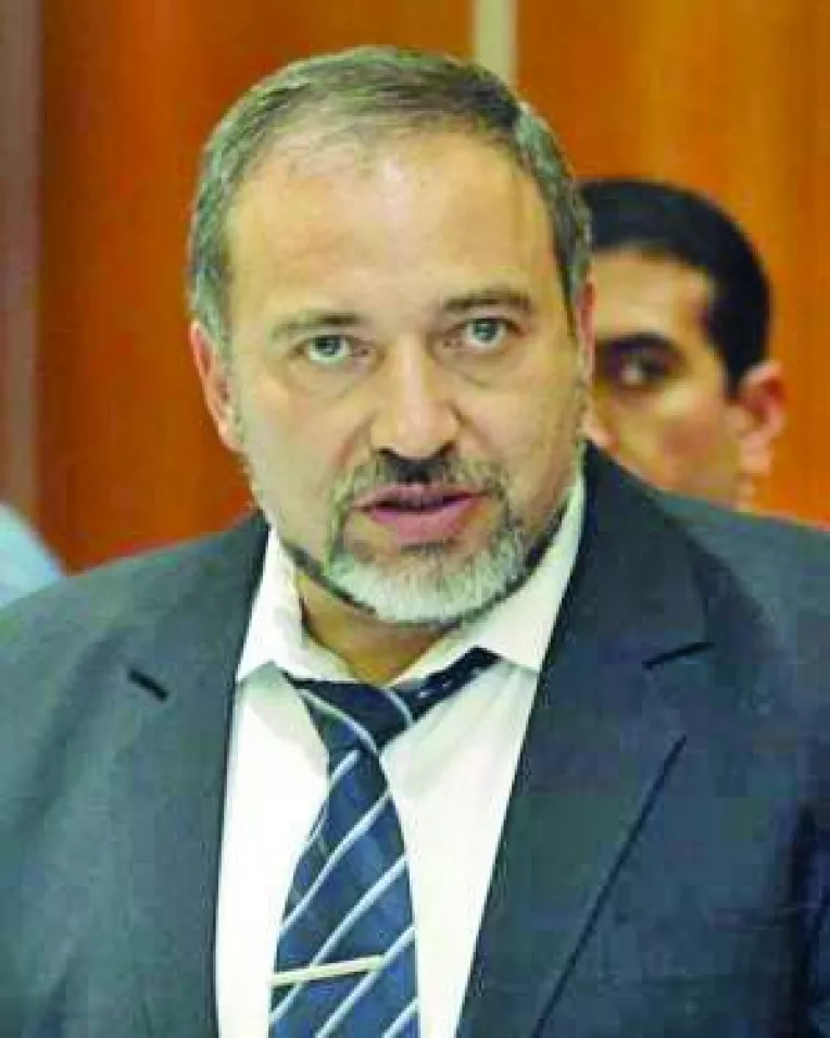 Lieberman incepe de azi turneul in Europa