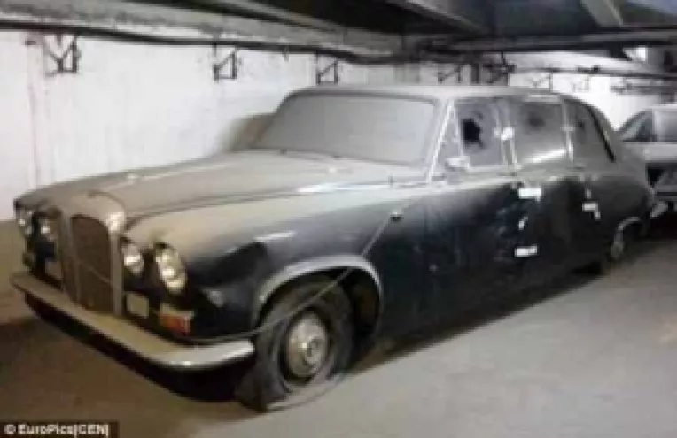 Masina Ducelui de Edinburgh, abandonata in garajul subteran al hotelului Intercontinental