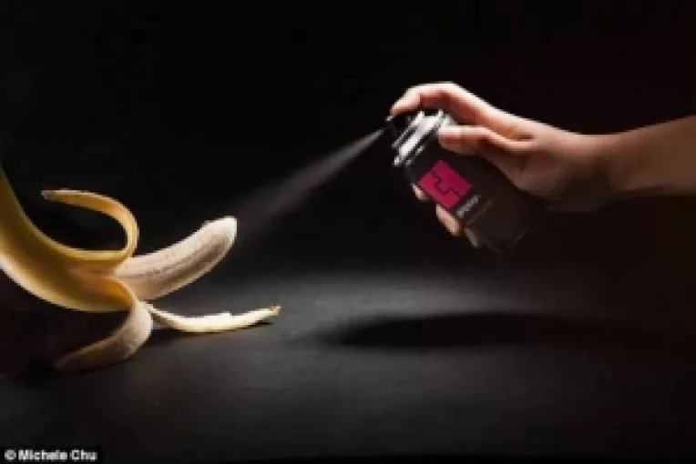 Michele Chu, student la Pratt Institute din New York, a conceput prezervativul sub forma de spray, Girlplay din latex