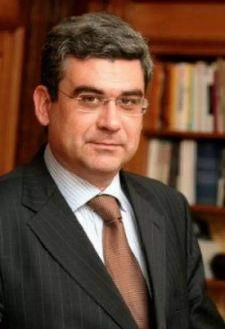 Ministrul de Externe Teodor Baconschi se gandeste sa candideze la alegerile parlamentare din 2012