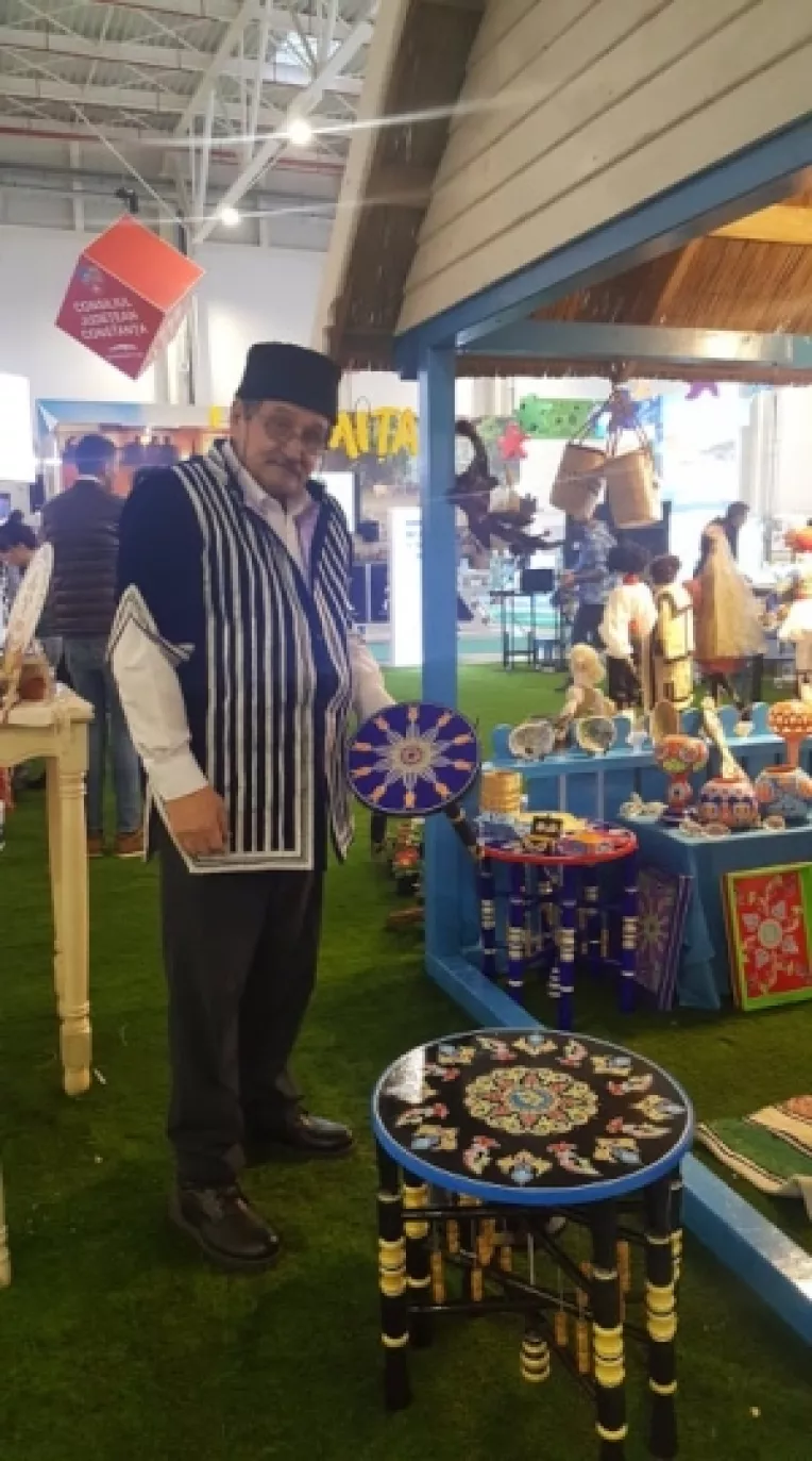 Nedin Geanbai, mester popular din Tatari, Tulcea: Lucrez ca pictor decorator din 1967!