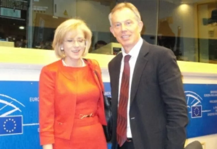 Parlamentul European: Tony Blair cucerit de farmecul Corinei Cretu