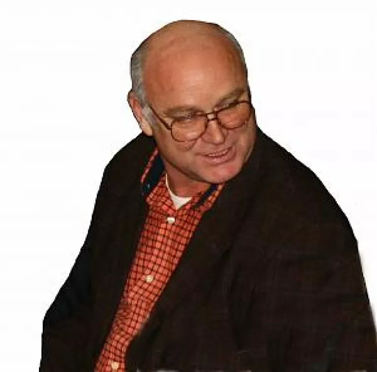 Post ocupat ilegal de directorul de nota trei.