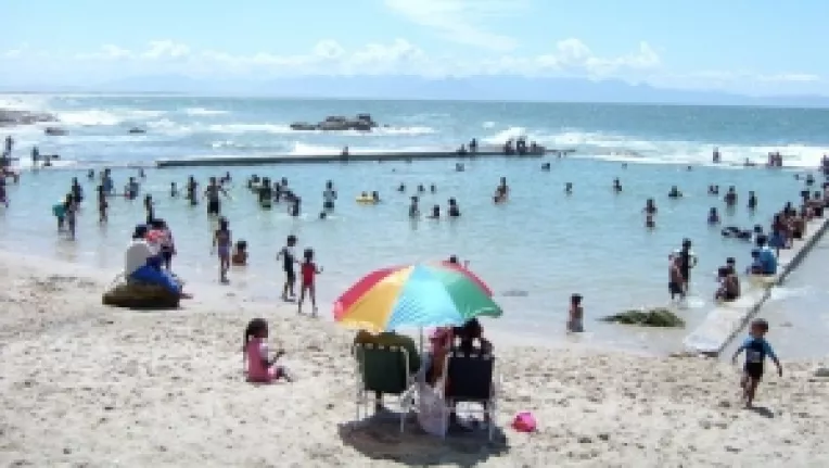 Prognoza meteo pentru weekend: Dupa soare si canicula, ploile torentiale se vor extinde in cea mai mare parte a tarii, cu exceptia litoralului