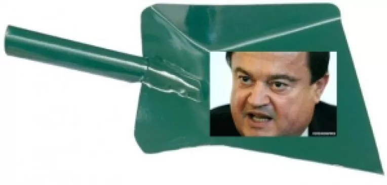 Revolta politistilor stimulata discret: Metoda lui Basescu de a se dispensa de ultimul mohican din guvern – Vasile Blaga