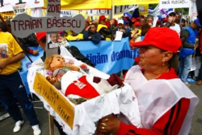 Roata vremii: "Traiane, nici nu stii cat de mic incepi sa fii!"