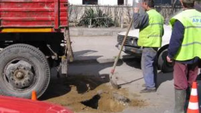 Se sparge buboiul Apei