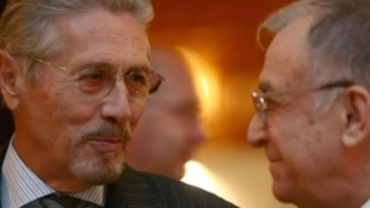 Si Emil Constantinescu il sustine pe Victor Ponta