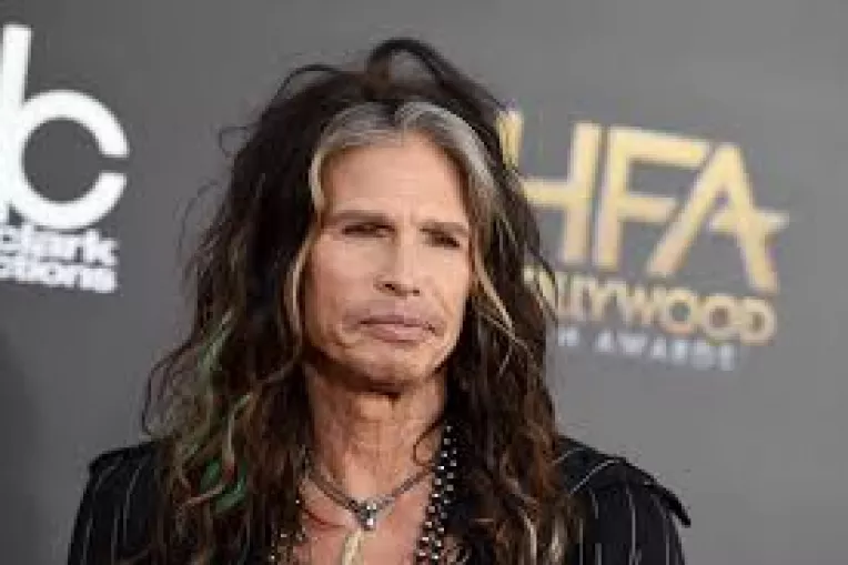 Solistul Aerosmith, Steven Tyler, a intalnit la colt de strada un acordeonist