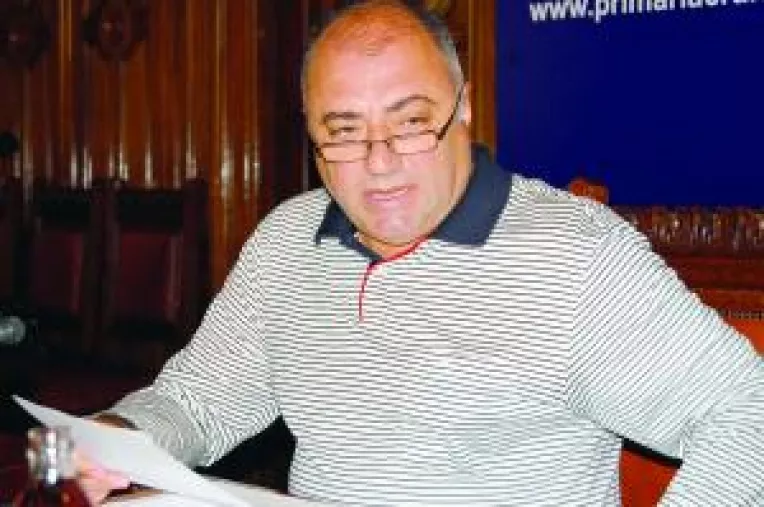 Solomon, din nou cu oistea-n gard