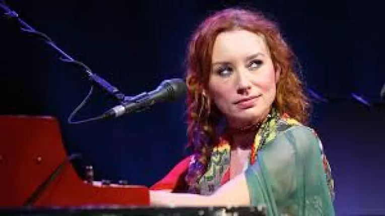 Tori Amos lanseaza primul track