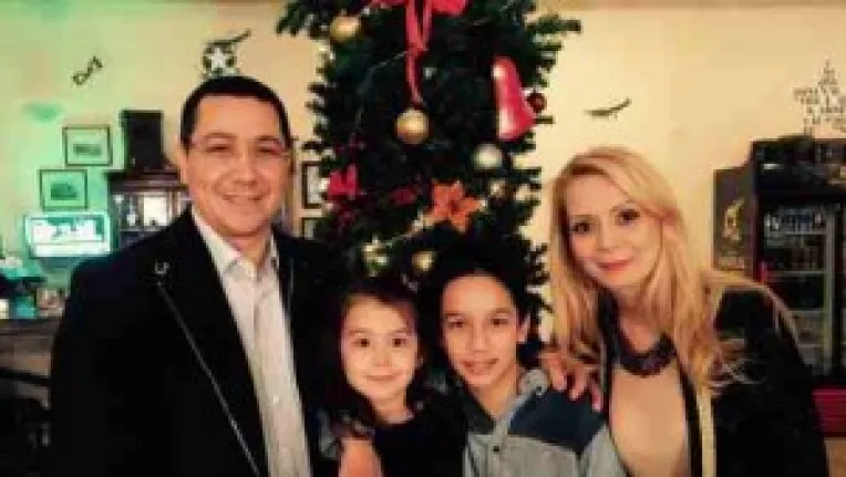 Victor Ponta si-a petrecut Revelionul la Arsenal Park din Orastie, impreuna cu familia