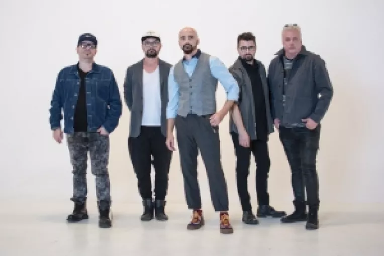 Voltaj sustine campania umanitara #mergdescult, lansata de World Vision Romania